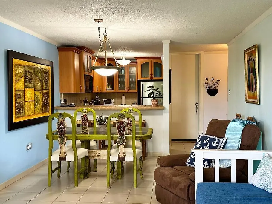 Marina View Condo 2 Bed / 2 Bath Sleeps 7 ファハルド 0*,